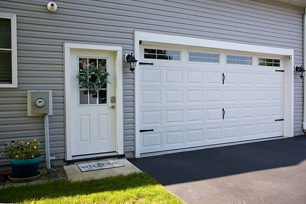 24/7 Emergency Garage Door Panel Replacement experts in Connerton, FL